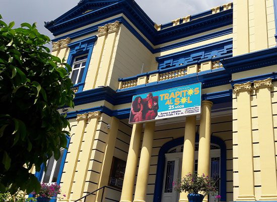 Prado Theater El Águila Descalza - Medellí